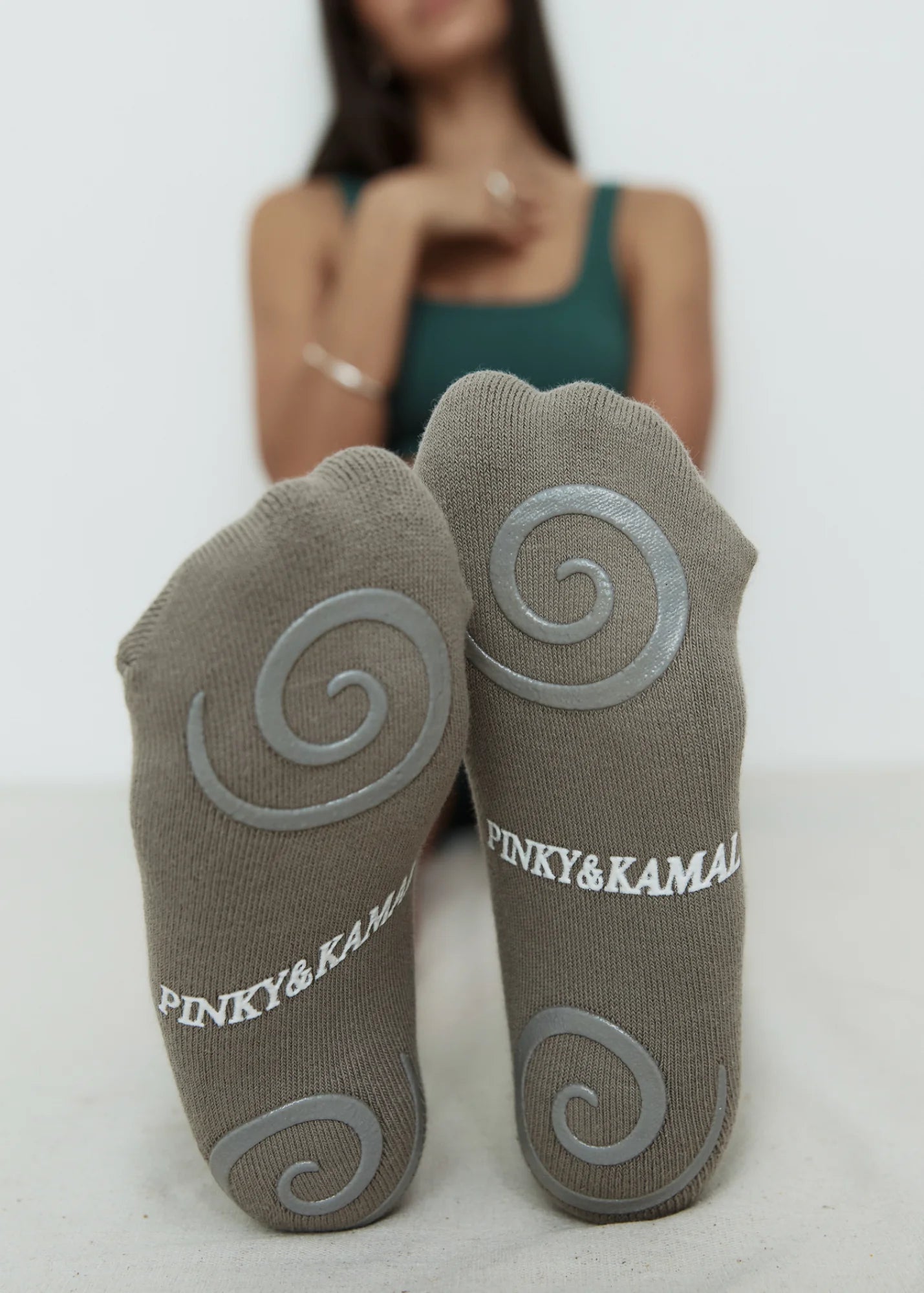 PINKY AND KAMAL - PILATES SPIRAL GRIP SOCK - GREY PEBBLE