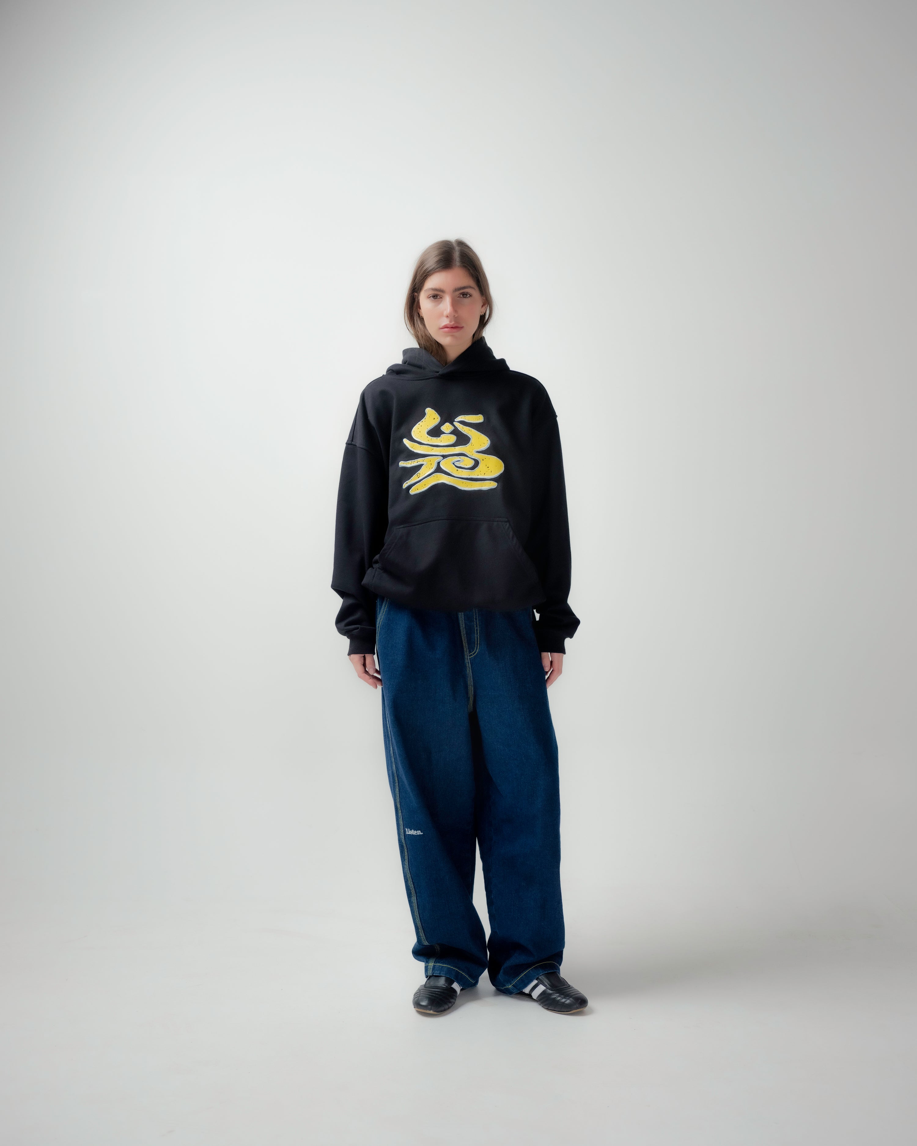 LISTEN - RELAXTION HOODIE - BLACK