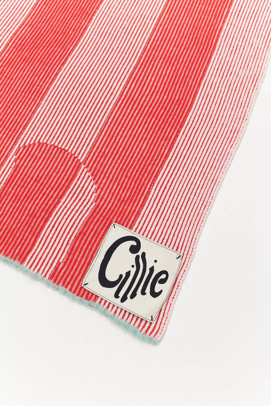 CILLIE - KNITTED INVERSE THROW - CANDY CANE