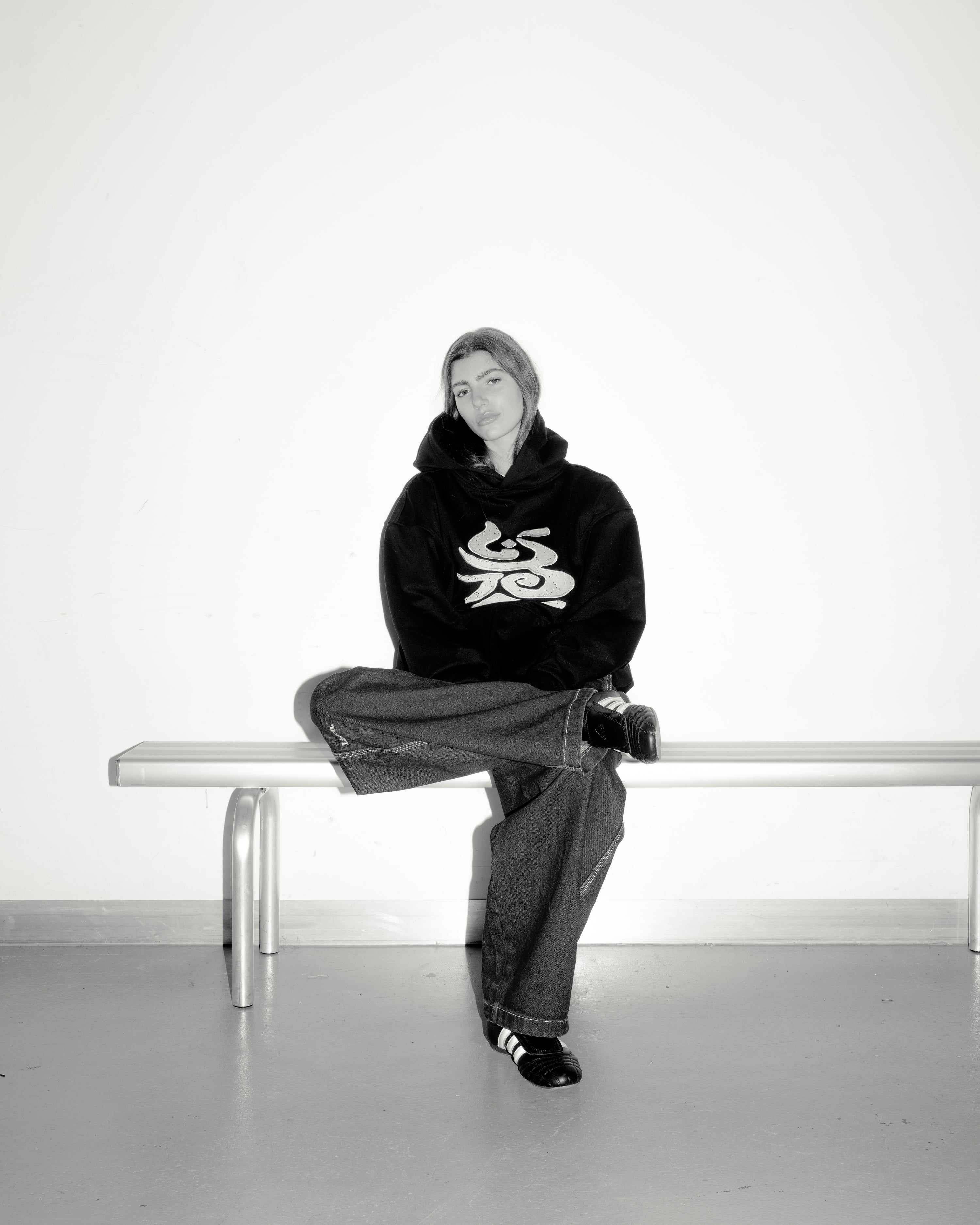 LISTEN - RELAXTION HOODIE - BLACK