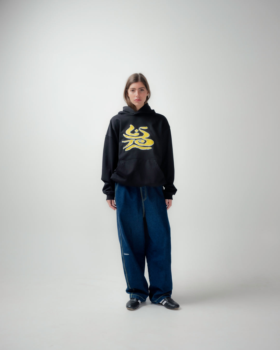 LISTEN - RELAXTION HOODIE - BLACK