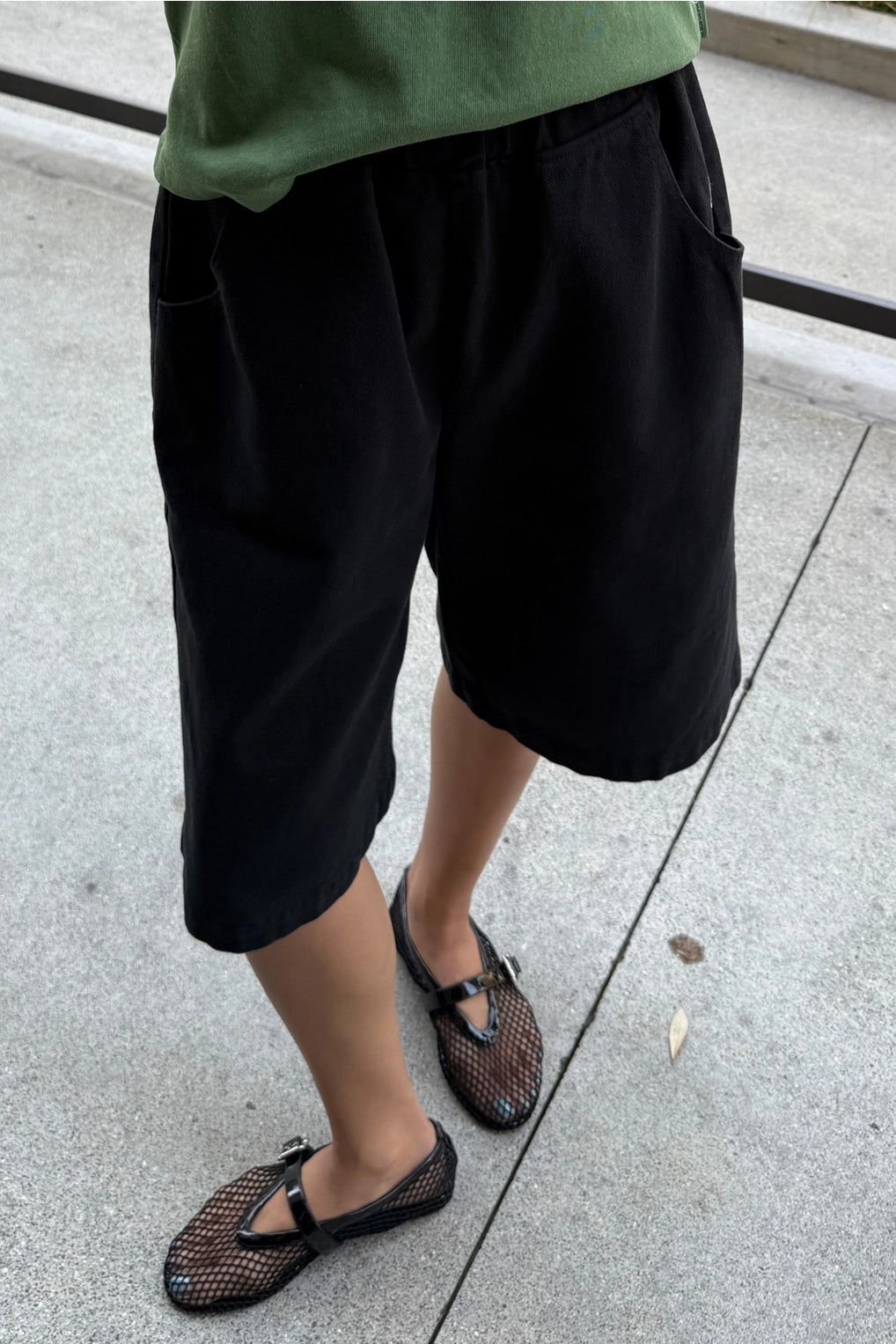 LE BON SHOPPE - LIAM BERMUDA SHORTS - BLACK