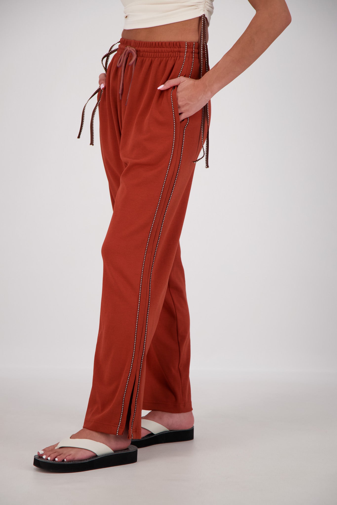 Jasmine Alexa  - Manarola Trackpant - Tabacco