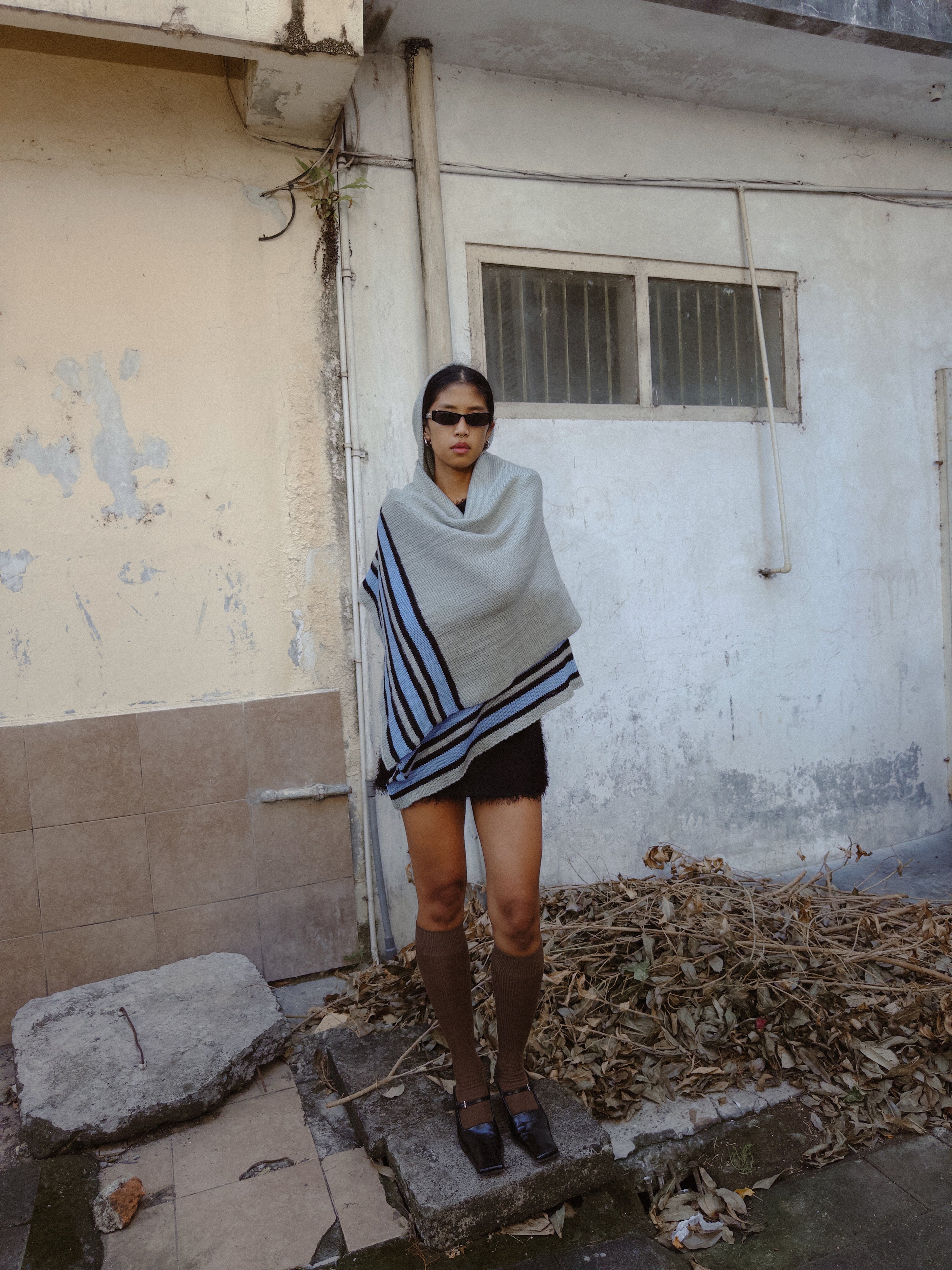 Ohti - Hooded Scarf - Grey w / Blue Stripe