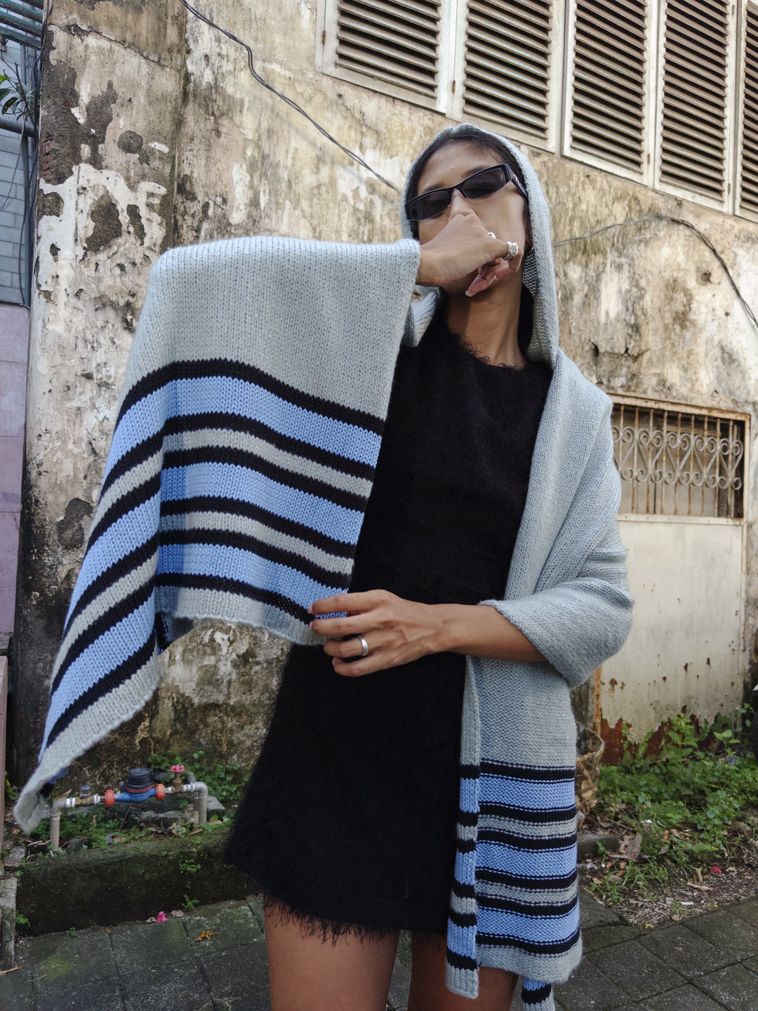 OHTI - HOODED SCARF - GREY W/ BLUE STRIPE