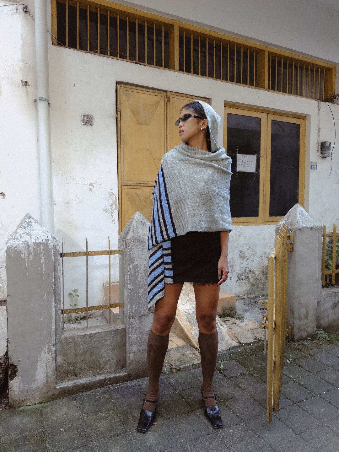 OHTI - HOODED SCARF - GREY W/ BLUE STRIPE