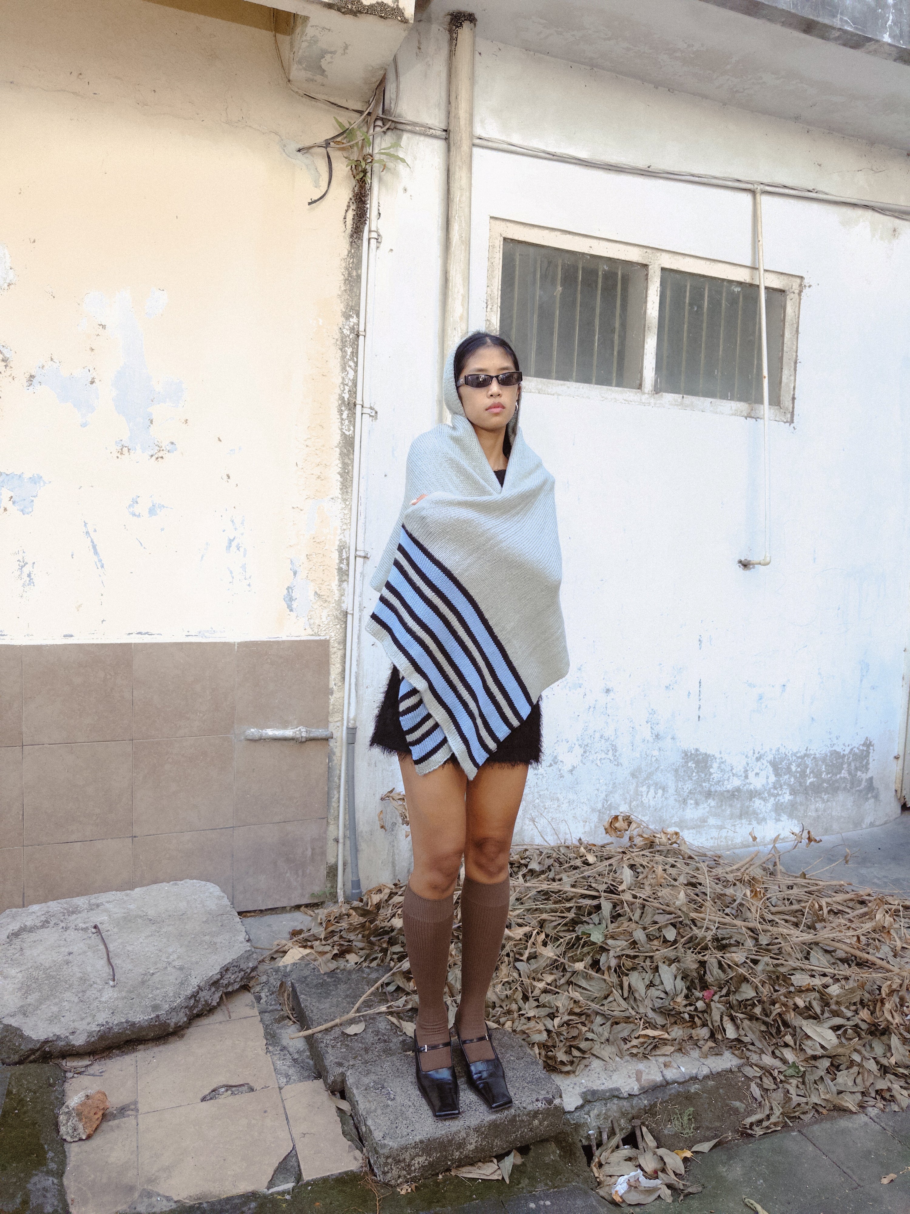 Ohti - Hooded Scarf - Grey w / Blue Stripe